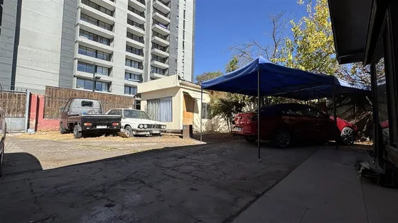 Casa Con Amplio Terreno En Venta Para Diversos Usos En Ñuñoa