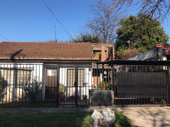 Tipo Casa Al Fondo De 3 Amb Sobre Lote 10 X 20 C/ Planta Alta Para Ampliar + Premoldeada Al Frente !!! Lote Propio !!!