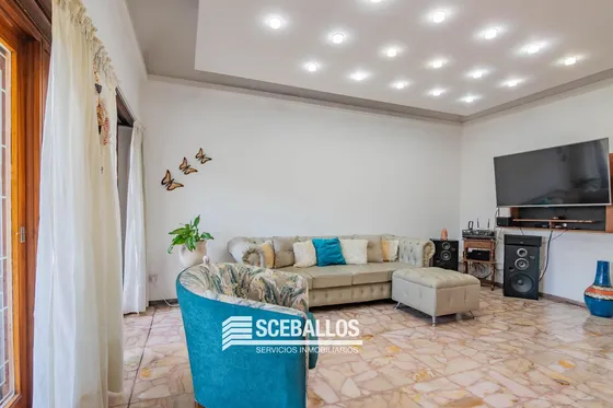 Venta Casa 4 Amb Con Pileta Y Coch 8 Autos. Banfield. Apta Credito
