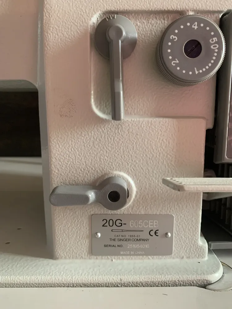 Máquina Costura Zig Zag Singer Direct 20g Tipo 20u Com Mesa