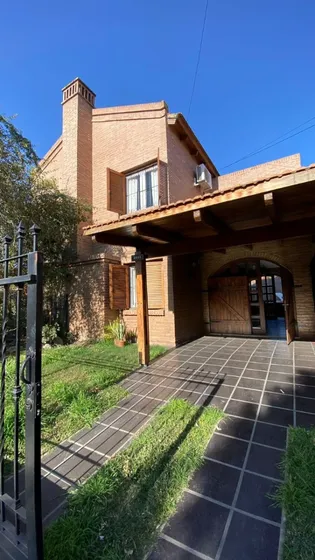 Venta Casa En Santa Rita 2 Dormitorios Pileta