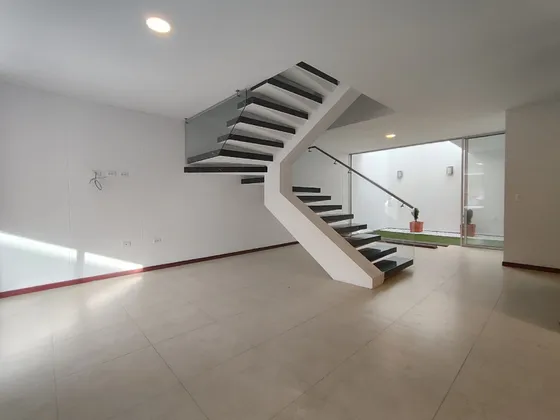 Casa En Venta En Portico. Cod V30141