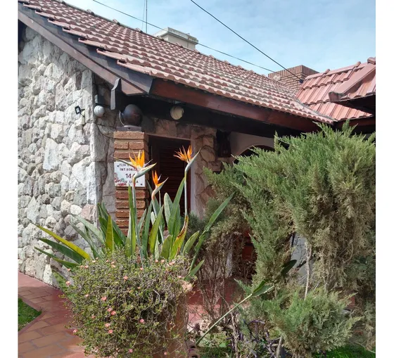 Casa En Barrio Residencial. Cerca Del Centro. A 10 Cuadras Del Balneario. A 13 Km Del Lago Piedras Moras De Almafuerte. A 30 Km De Embalse De Río Tercero.