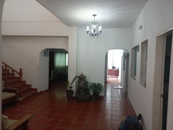 Venta Casa 2 Niveles. Calle Coromoto. Cerca Torre Mercantil Milthonhouse53