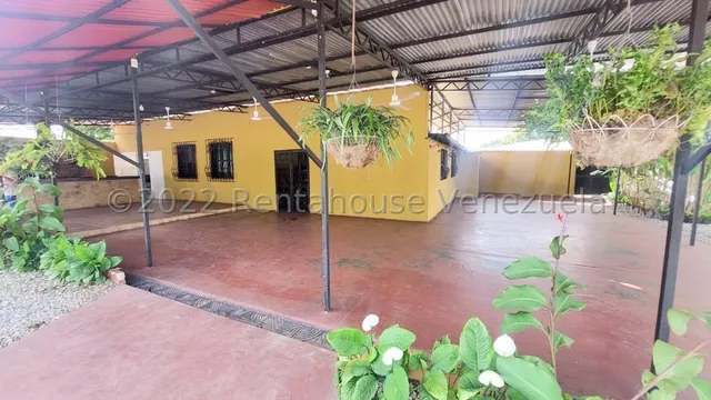 Rosa Rodríguez Vende Casa Comercial En Agua Viva, Cabudare 23-11946
