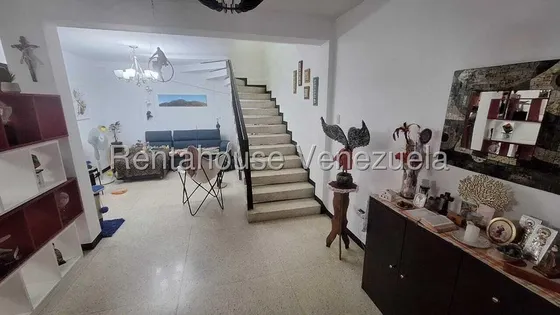 Excelente Casa Adosada Actualizada Ubicada  En La Claifornai Norte Rsz