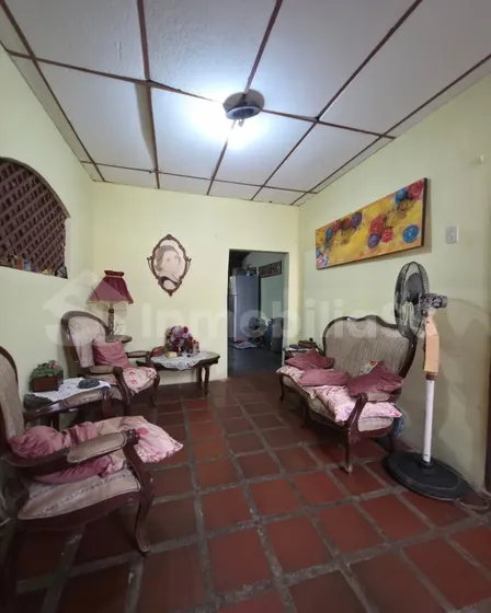 En Venta Una Excelente Oportunidad De Compra, Un Inmueble Ubicado En El Sector Villeguita, Turmero, Ideal Para Familias Numerosas O Para Inversión.