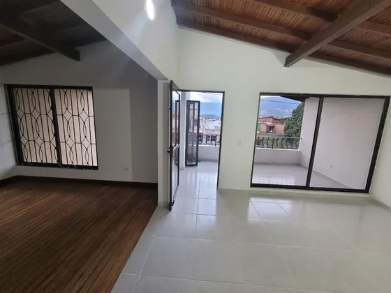 Se Vende Comoda Casa Recien Remodelada En Belen Miravalle 
