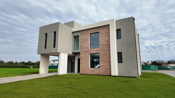 Casa En Venta, 5 Ambientes En Maria Del Buen Ayre