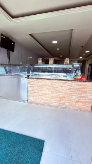 Restaurant Comida Rápida Y Ejecutiva Horno Refractario Barra Permiso De Licores 1 Congeladora 1 Conservadora Nevera De Servicio 2 Aire Acondicionado Mesas Para Consumir En El Lugar Est