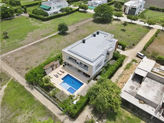 Venta Casa De Lujo En Zona Norte Condominio Palma Real Cartagena