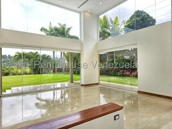 Casa En Venta En Cerro Verde Con Espectaculares Espacios Y Vista Panorámica
