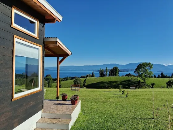 Lago Ranco: Parcela Con Vista Al Lago, 3 Cabañas, Acceso Rio