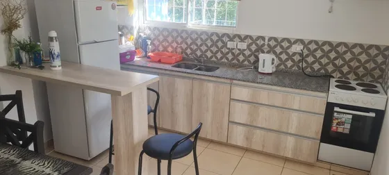 Casa 2 Dormitorios Amplios , 1 Baño , Cocina Comedor  Desayunador, Pileta , Amplio Jardin..