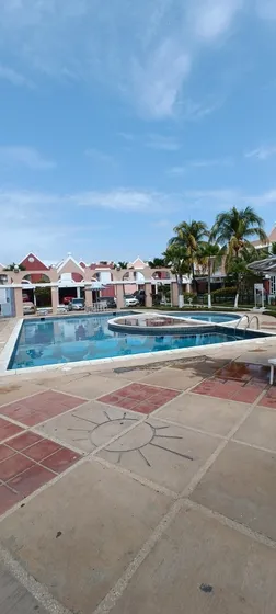 Casa En Venta En La Caleta, Lechería. Negociable