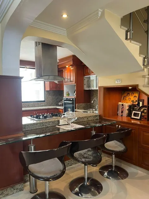 En Venta Hermosa Y Lujosa Casa En Urbanización Country Park Villaserino Iii Etapa. San Diego. Cercana A La Av. Julio Centeno Y Zonas Comerciales. Con Pozo De Agua. Conjunto Cerrado Lh