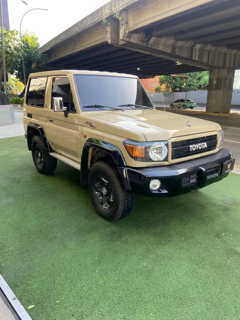 Toyota Machito Land Cruiser 70 Aniversario Sincrónico