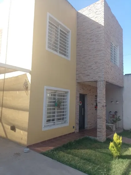 Hermosa Casa 4 Ambientes A Metros De Shopping Las Toscas