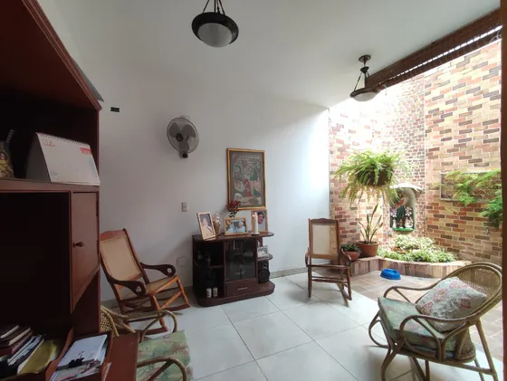 Casa En Venta En Quinta Bosch. Cod V30921