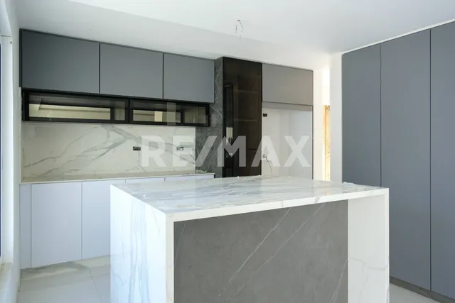 Casa A Estrenar En Venta Urb. El Bosque. Calle Cerrada.casa Con Piscina.