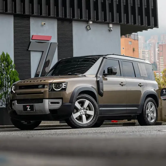 Land Rover Defender First 2.0