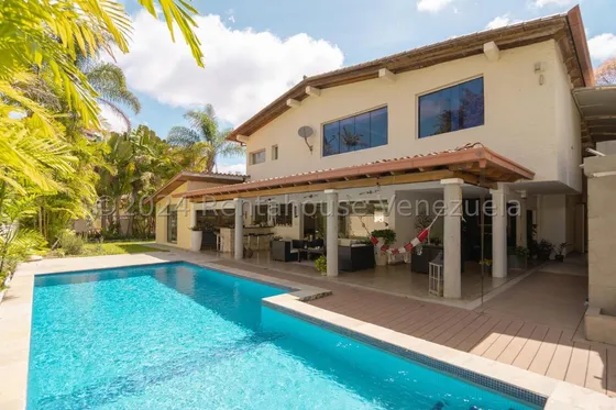 Hermosa Casa En Venta, Urb. La Boyera