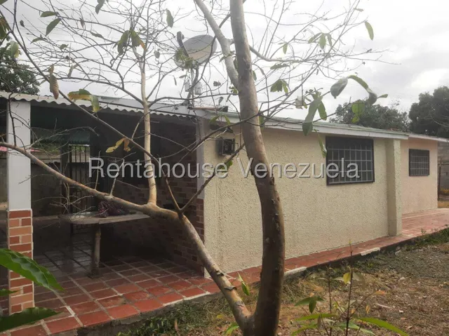 Dennymar, Vende Hermosa Casa En El Cuji Barquisimeto Con Mucho Potencial, Posee Todos Los Servicios Basicos Cocina En Mamposteria Y Mas... B5a22171                                                     