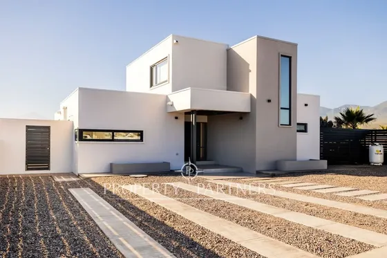 Preciosa Casa Mediterranea En Condominio Nuevo De ...