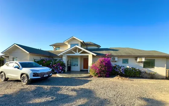 Casa En Venta De 6 Dorm. En Algarrobo