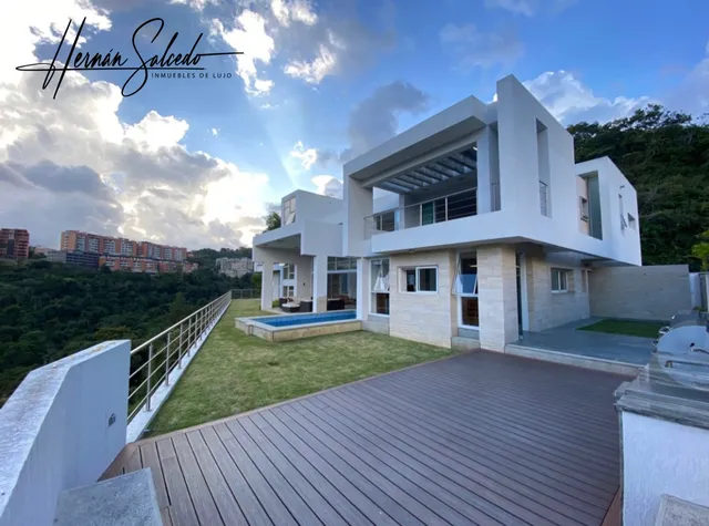 Hermosísima Casa Moderna Diseñada Por El Arquitecto Franco Micucci Ubicada En Colinas De Tamanaco
