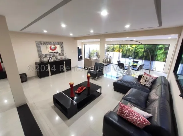 Mayra Lara Rah Trae Para Ti Amplia Y Hermosa Casa En Venta, Urbanización El Parral, Al Este De Barquisimeto, 5 Hab., 5 Baños, Tanque Subterráneo De 30.000lts, Jacuzzi, Vig. Privada