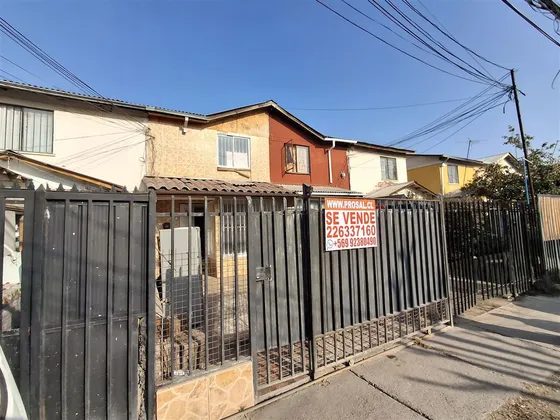 Casa En Venta De 4 Dorm. En Maipú