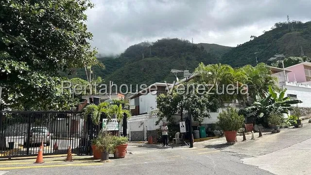 Casa En Venta En La Alta Florida Calle Cerrada Angela Tochon