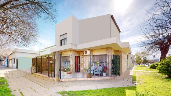 Venta De Casa De 4 Dormitorios, Ensenada