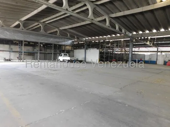 Daniela Linarez Alquila Galpones Industriales Perfectamente Ubicado En La Zona Industrail I Posee 5520m2 De Construccion Con Area De Oficinas Baños Y Desposito                                         