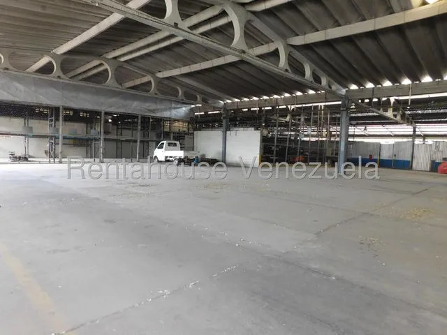 Daniela Linarez Alquila Galpones Industriales Perfectamente Ubicado En La Zona Industrail I Posee 5520m2 De Construccion Con Area De Oficinas Baños Y Desposito                                         