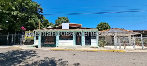 En Venta Casa Con Potencial Comercial En 18 De Octubre Av Prolongación Lp