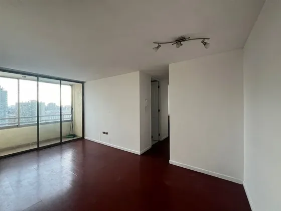 Depto En Arriendo De 2 Dorm. En Santiago A Pasos Del Metro