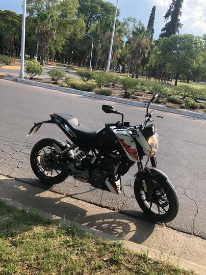 Duke 200. Modelo 2021. 6.000 Km