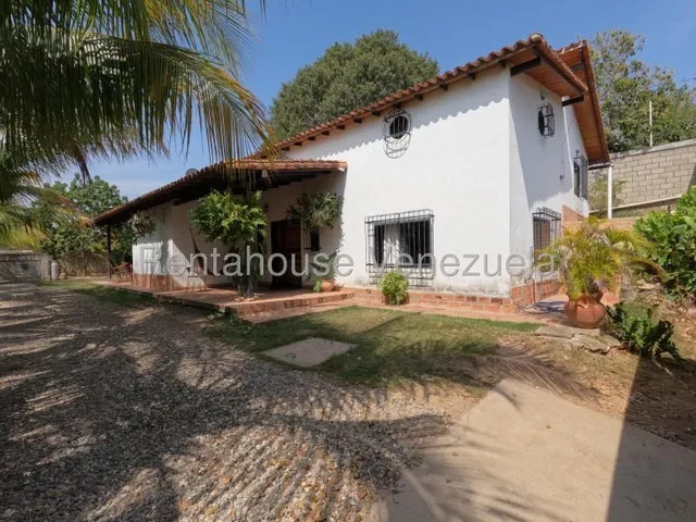Francisco Rojas Norscia 2 5 - 1 8 1 6 1 Vende Casa Quinta En Agua Viva Cabudare, Tipo Campestre Con 3 Habitaciones Y 3 Banos, Areas De Esparcimiento,700mts2 Ideal Para La Familia Llama Ya Y Compra Ya!