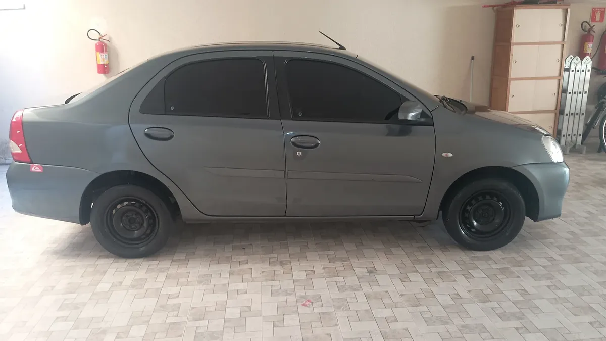 Toyota Etios Sedán 2016 1.5 16v Xs 4p — foto 3