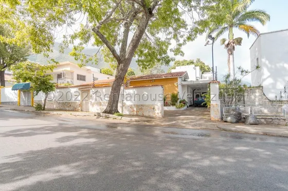 La Castellana !! Hermosa Casa Acondicionada Para Uso De Oficina, Con Dos Anexos Residenciales Independientes, 880 M2, 6 Hab., 3 Baños, 7 Pe. Inversión Inteligente Y Segura !!