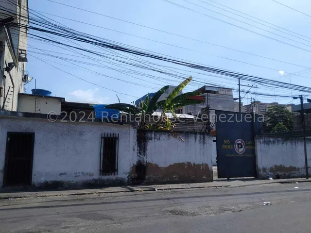 Terreno En Venta En Zona Centro Maracay 25-13925 Irrr