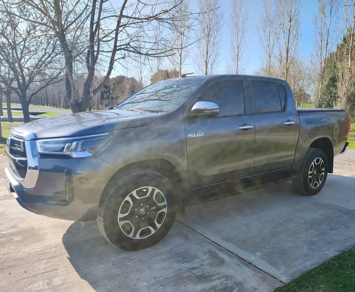Toyota Hilux 2026 4x4 Dc Srv + 2.8 Tdi 6 At
