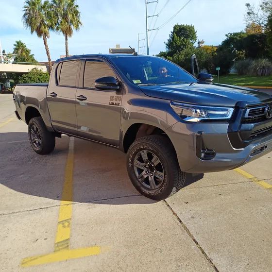 Toyota Hilux 2.8 Cd Srv 177cv 4x2 At