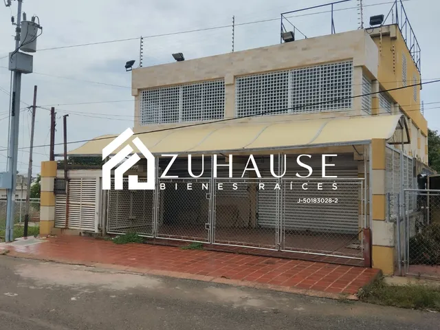  Edificio Con Locales / Oficinas En La Urb San Miguel
