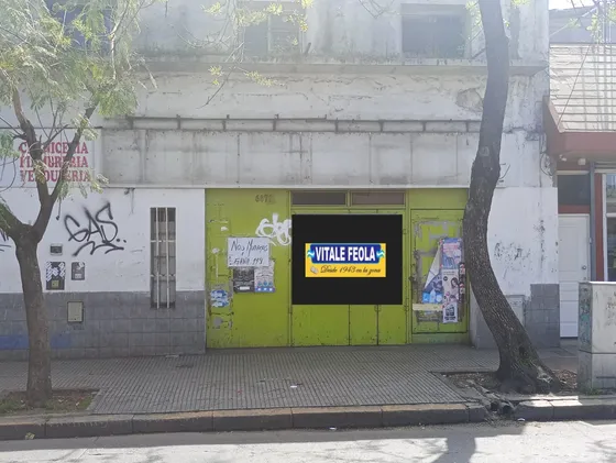 Local Comercial En Liniers Con Vivienda Y Deposto