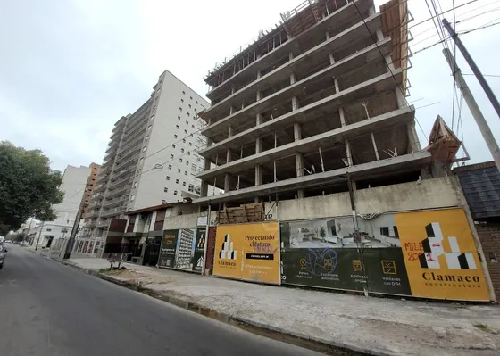 Tres Ambientes En Pozo, En El Corazón De Caseros: Financia!!