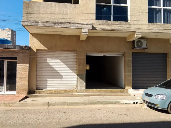 ¿buscas Un Espacio Para Emprender Tu Negocio En Tucacas, Falcón? Te Ofrecemos Un Excelente Local Comercial De 100m2 Ubicado En El Casco Central De La Ciudad, Con Una Gran Proyección Comercial