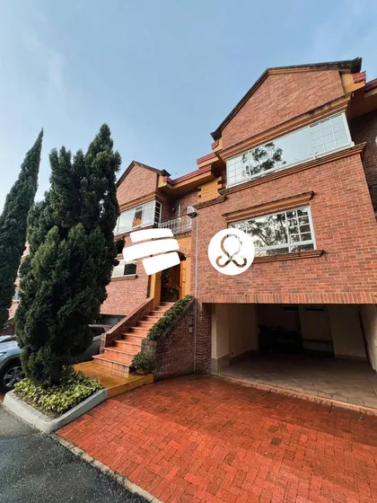 Casa En Venta En Loma Del Escobero 4 Habitaciones